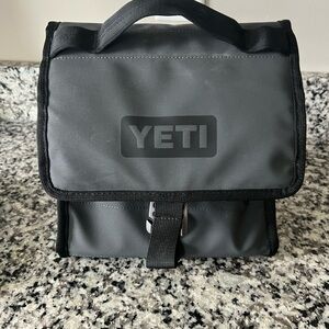 Yeti black DayTrip lunch bag